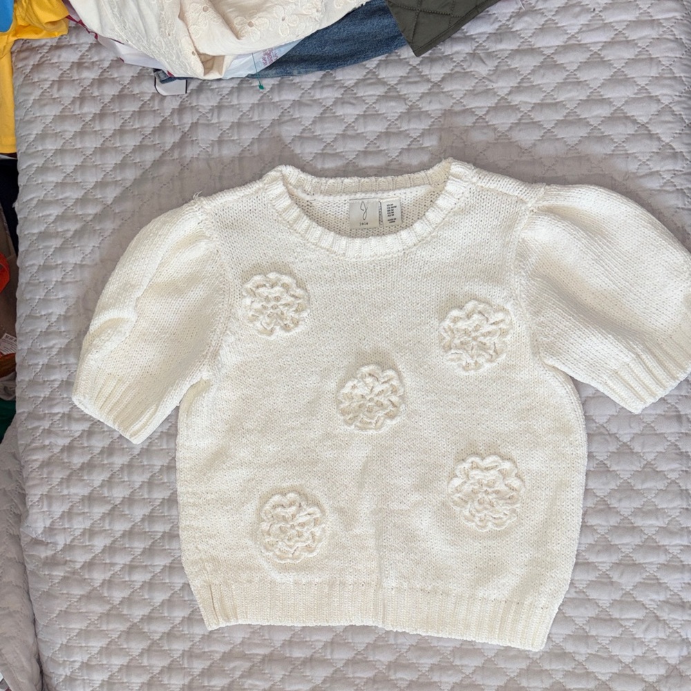 White Knit Short Sleeve Sweater with Floral Appliqués